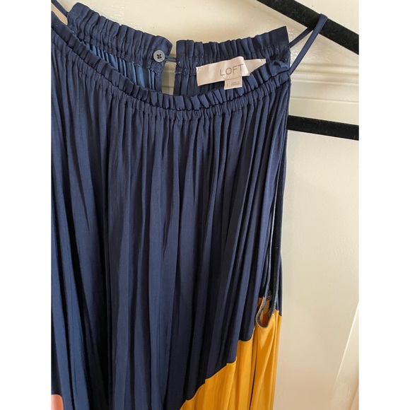 Loft Dress - Picture 2 of 3